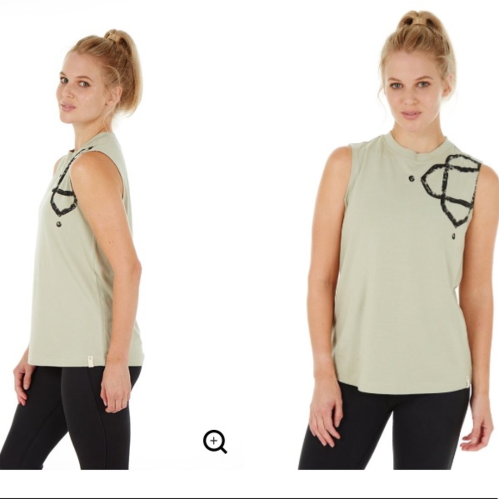 Satva Lila Tee Sage workout top